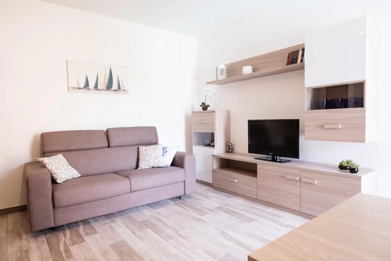 Scuderia Apartments Σιρμιόνε
